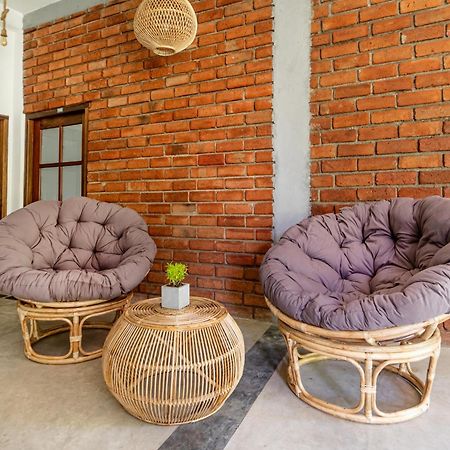 Drifter - Rooms & Food Midigama East Exterior foto