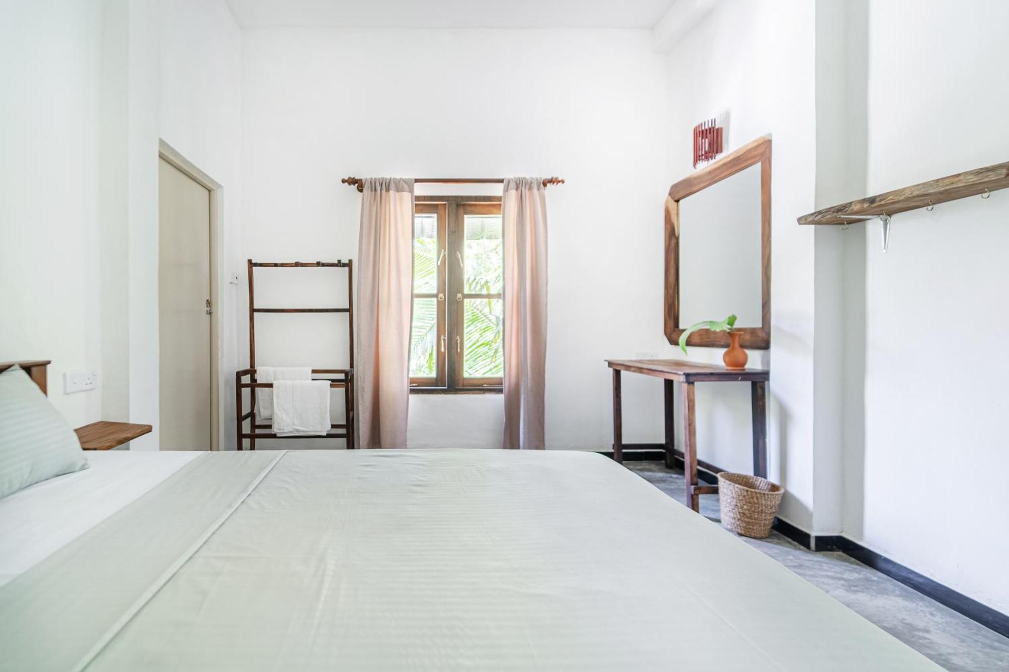Drifter - Rooms & Food Midigama East Exterior foto