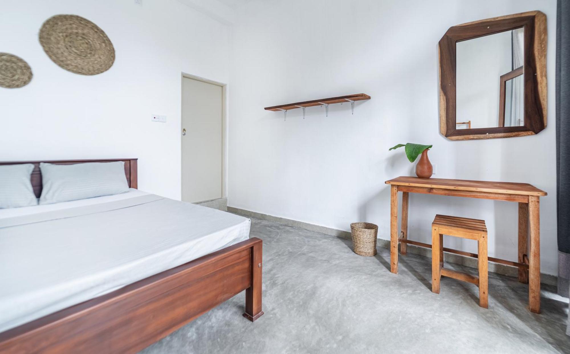 Drifter - Rooms & Food Midigama East Exterior foto