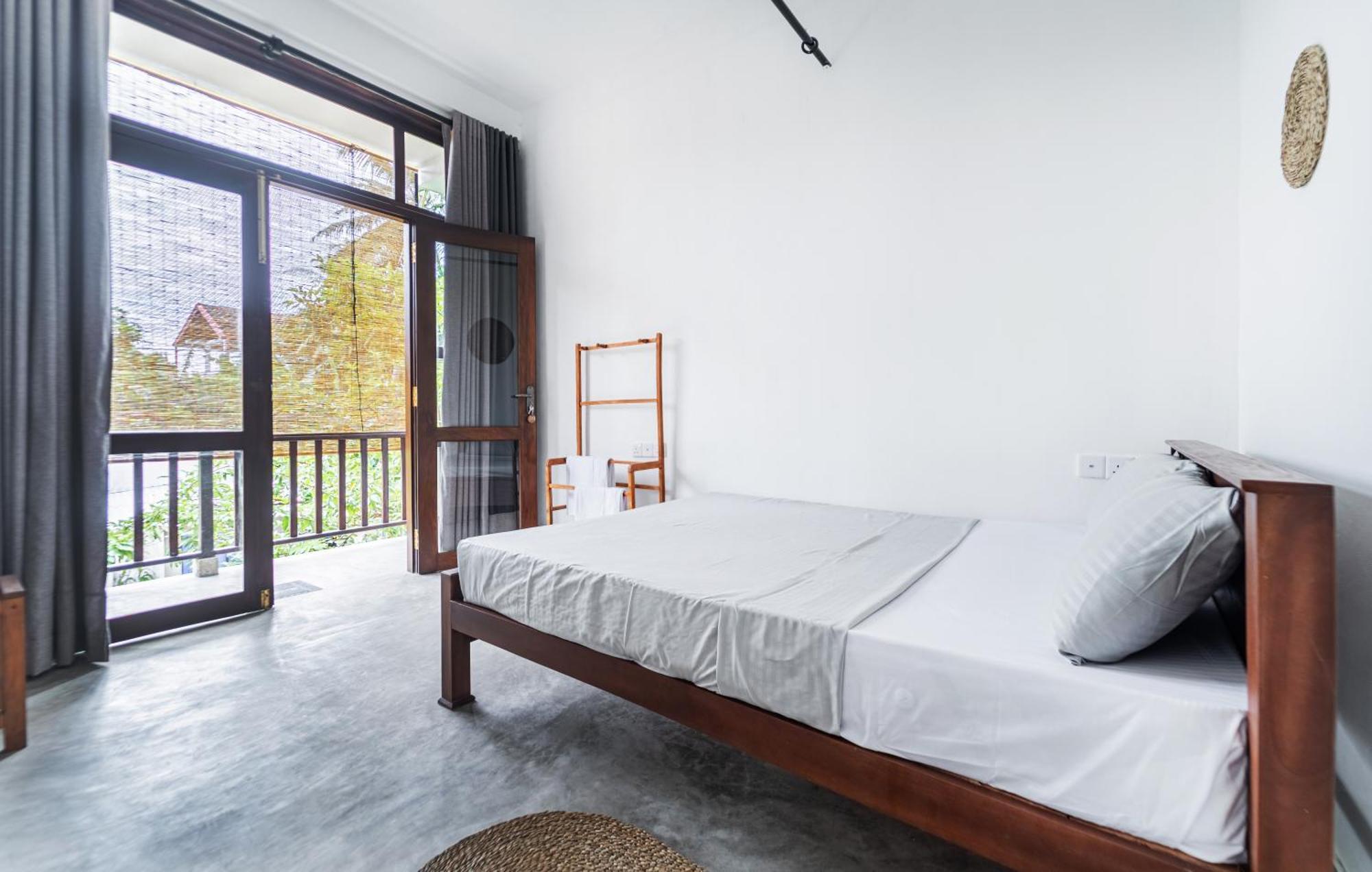 Drifter - Rooms & Food Midigama East Exterior foto