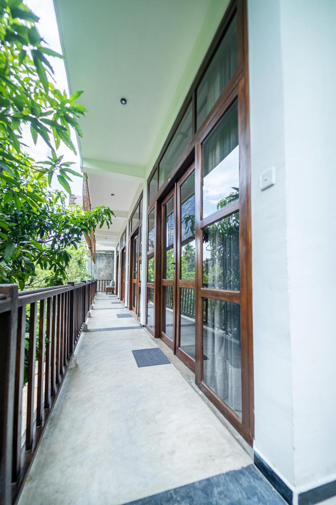 Drifter - Rooms & Food Midigama East Exterior foto