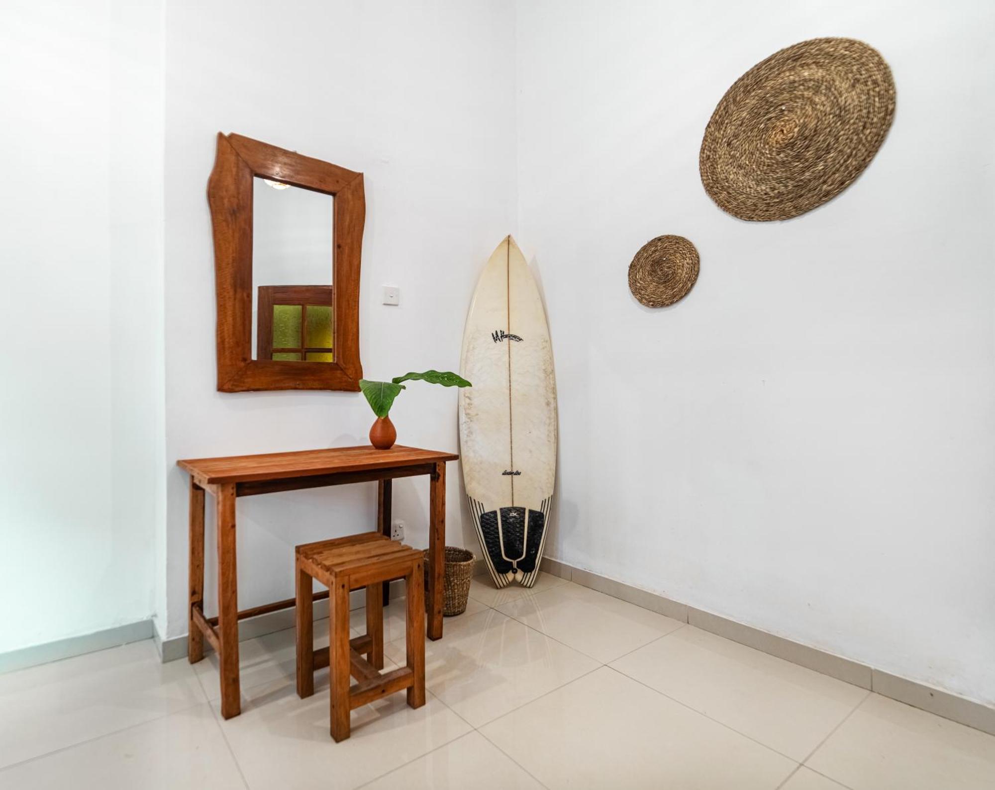 Drifter - Rooms & Food Midigama East Exterior foto